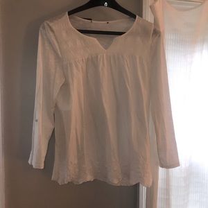Women’s top with adjustable sleeves